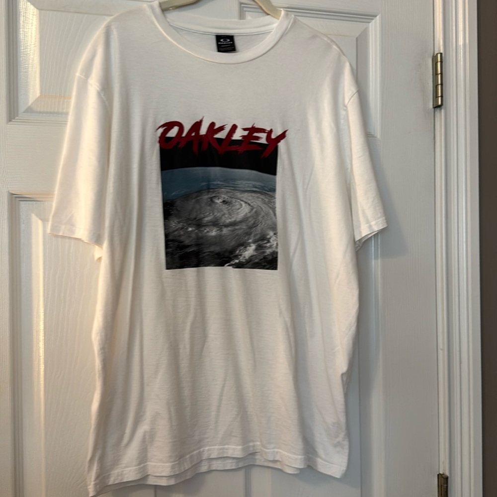 Oakley T shirt